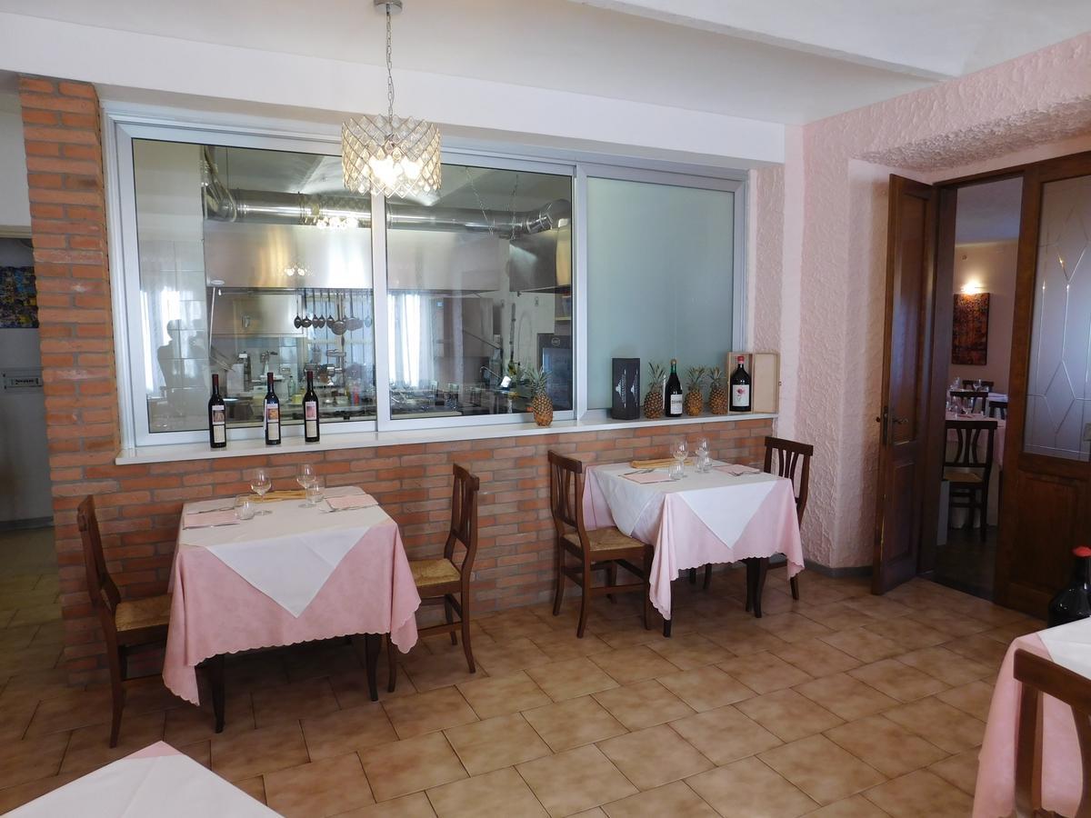 Il Duca Bianco Hotel Calosso Luaran gambar