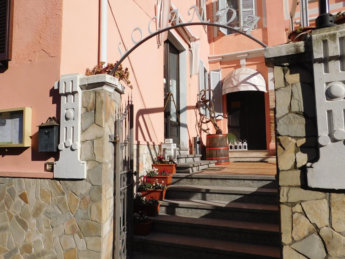 Il Duca Bianco Hotel Calosso Luaran gambar