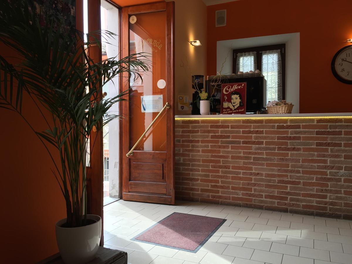 Il Duca Bianco Hotel Calosso Luaran gambar