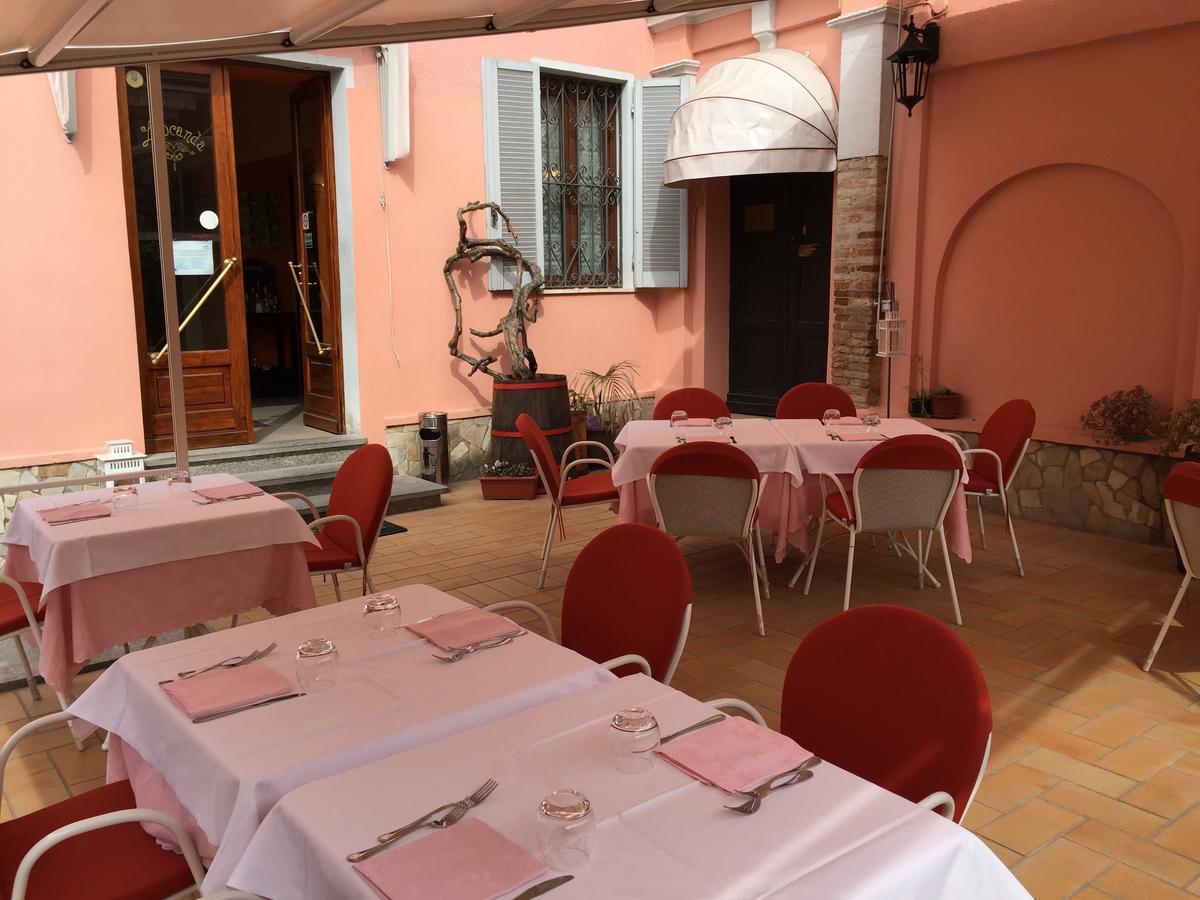 Il Duca Bianco Hotel Calosso Luaran gambar