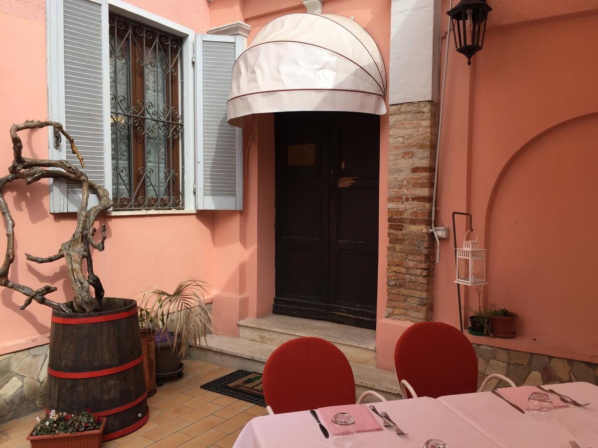 Il Duca Bianco Hotel Calosso Luaran gambar